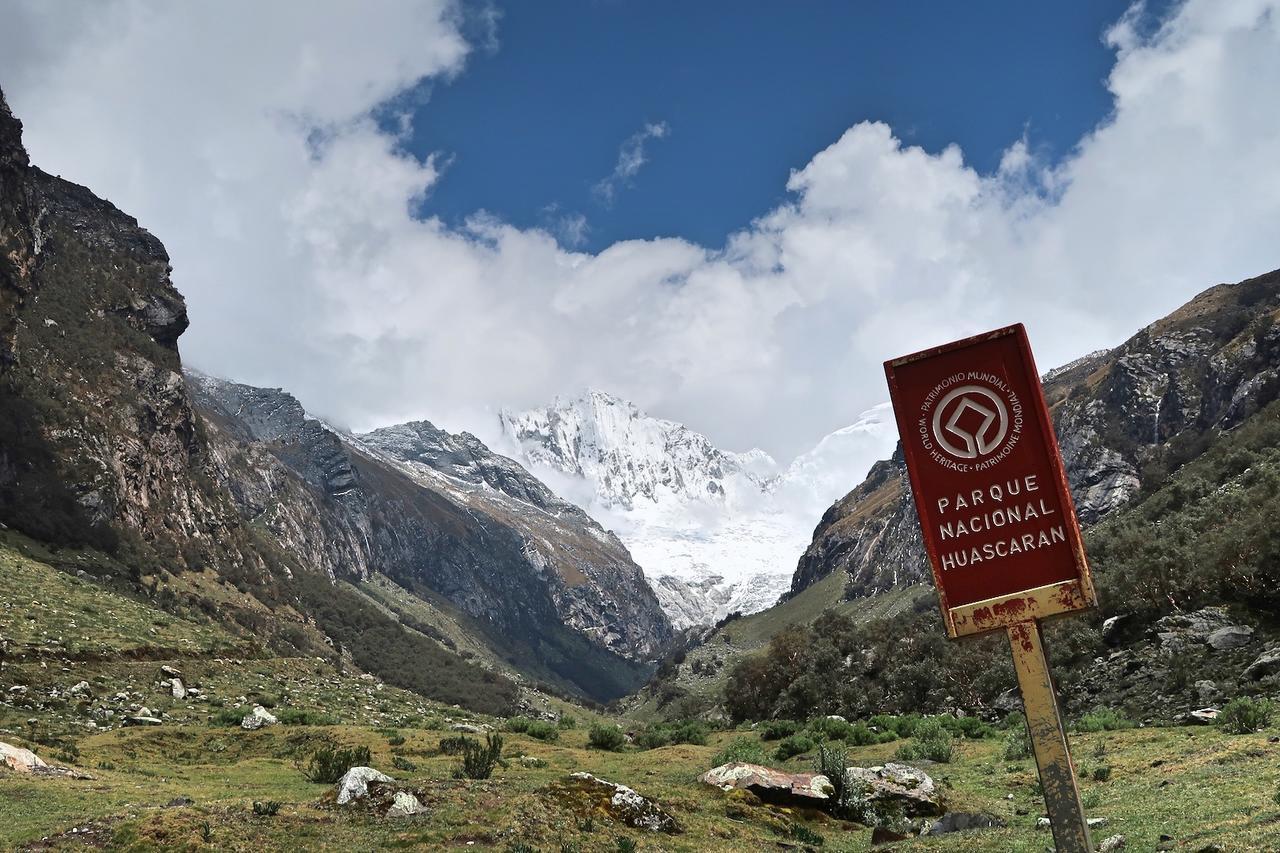 The Lazy Dog Inn A Mountain Lodge Уарас Экстерьер фото